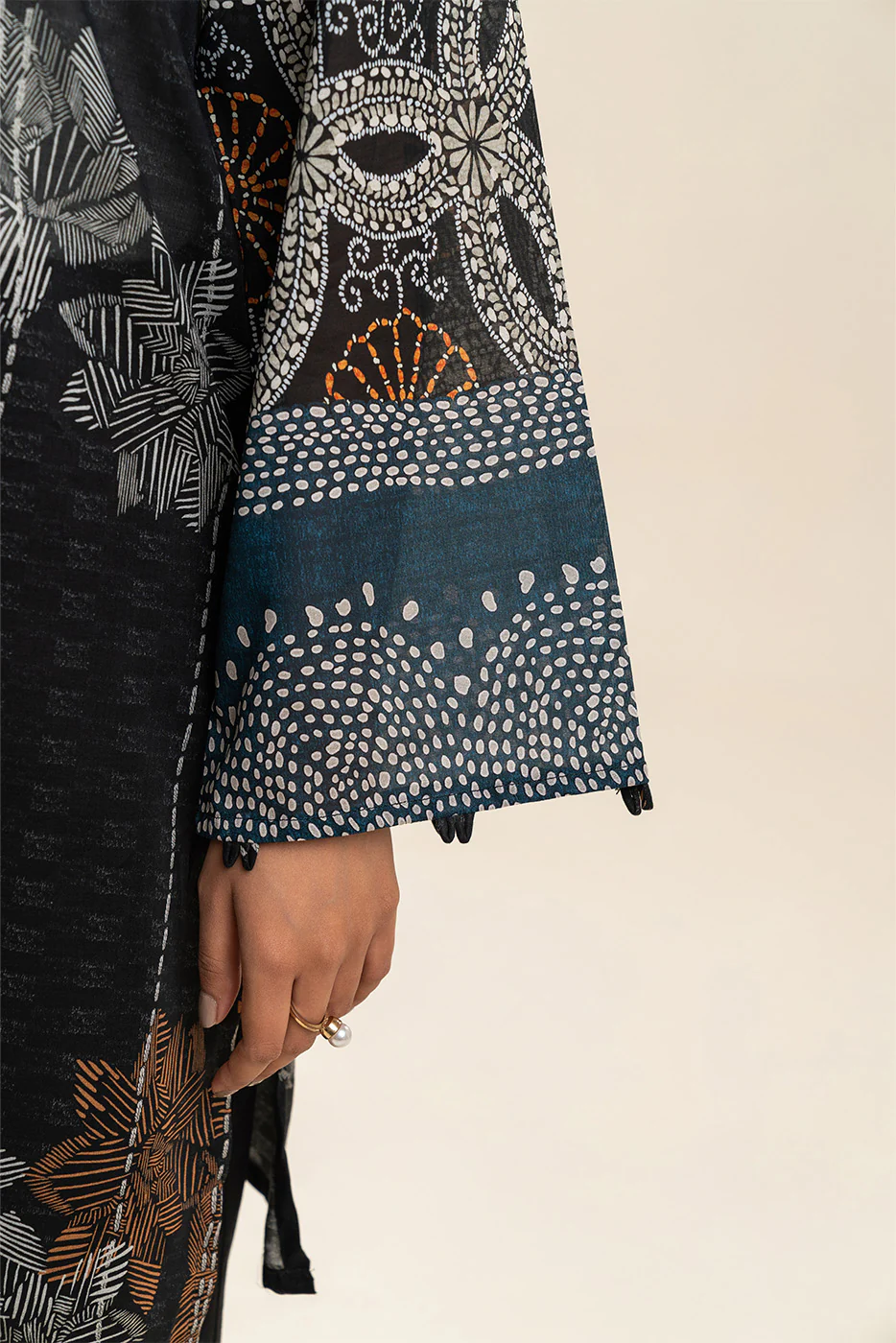 3 PIECE PRINTED LAWN SUIT-RAVEN VOGUE (UNSTITCHED) - Image 6