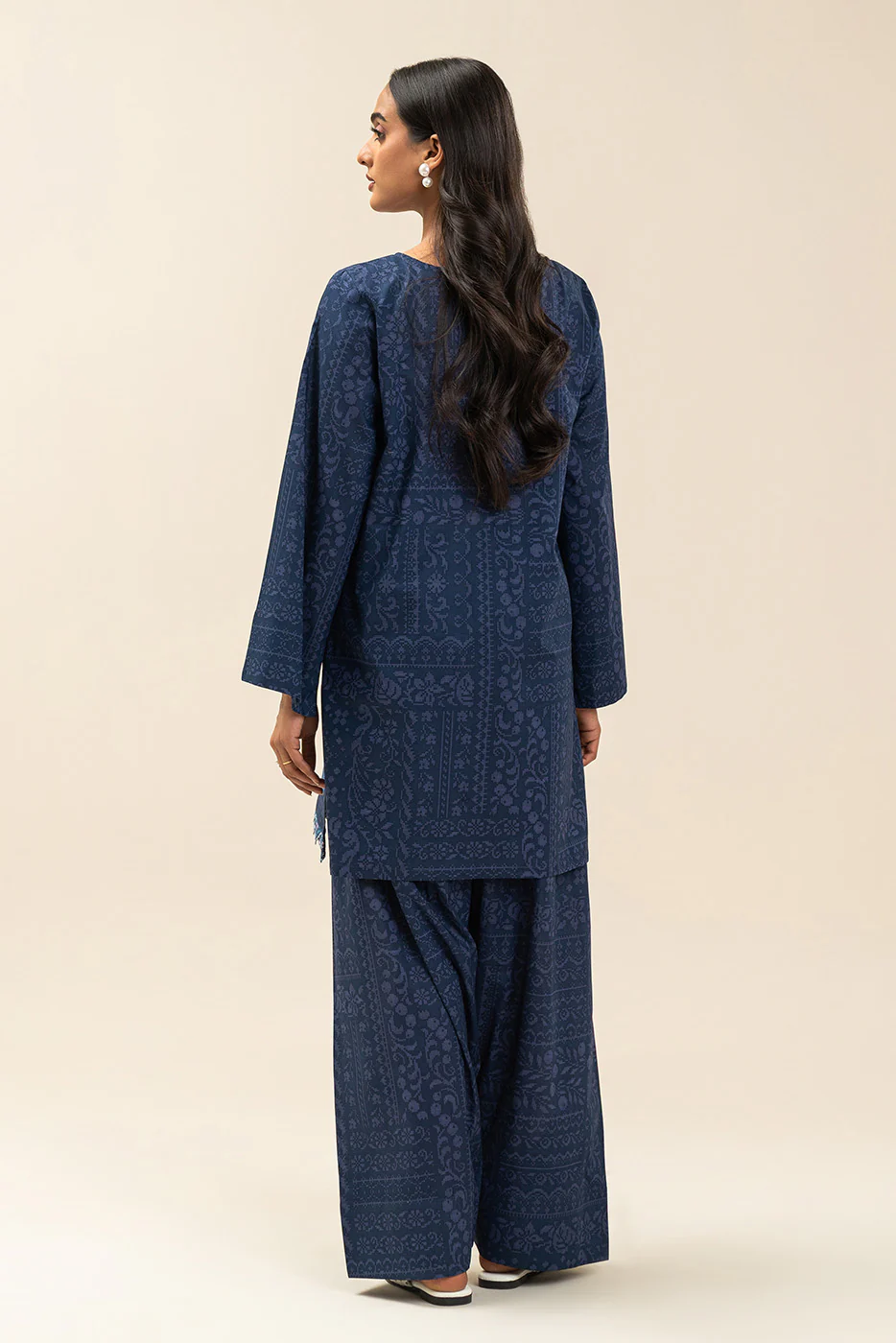 2 PIECE EMBROIDERED LAWN SUIT-VERDANT BLUE (UNSTITCHED) - Image 3