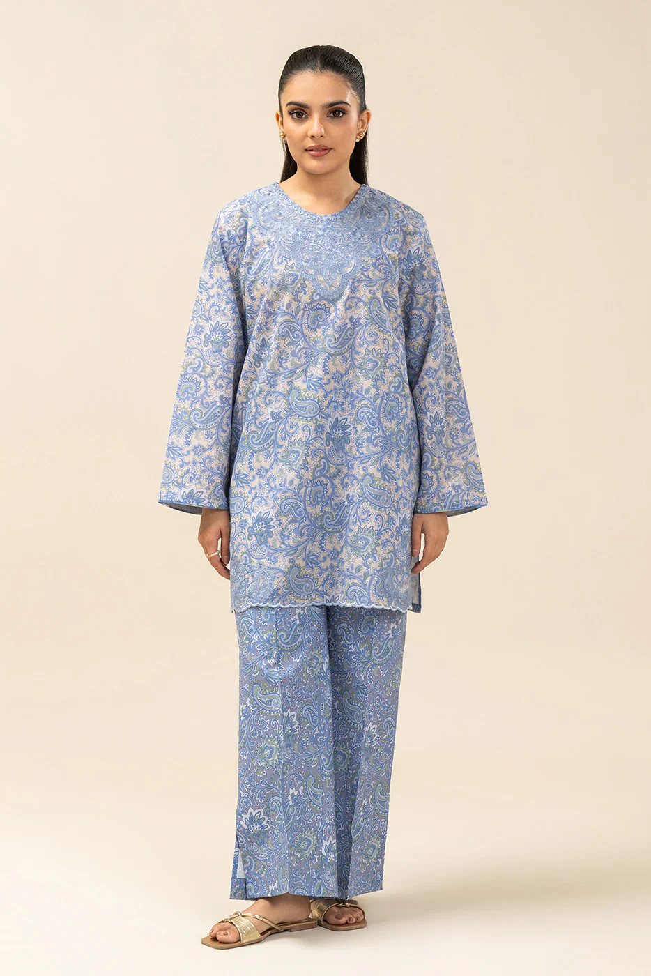 2 PIECE EMBROIDERED LAWN SUIT-SNOW SYMPHONY (UNSTITCHED) - Image 4