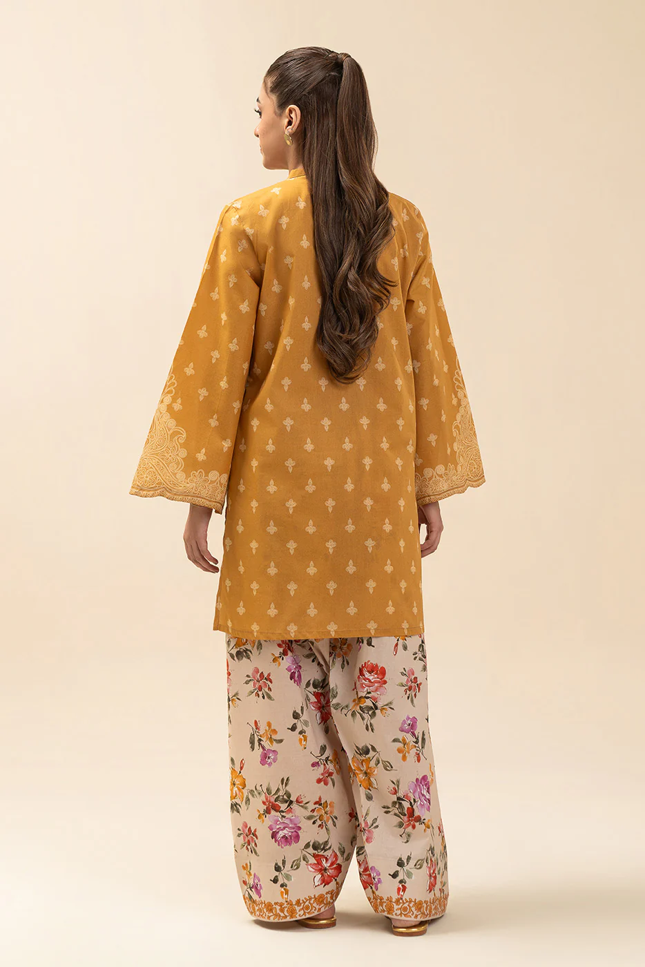 2 PIECE EMBROIDERED LAWN SUIT-BLOOMING GLAZE (UNSTITCHED) - Image 4