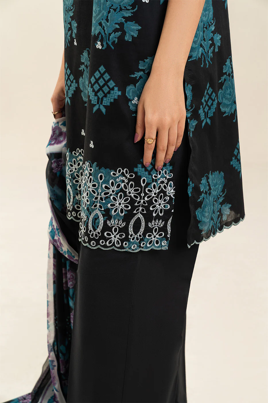 3 PIECE EMBROIDERED LAWN SUIT-DUSTY MUSE (UNSTITCHED) - Image 5