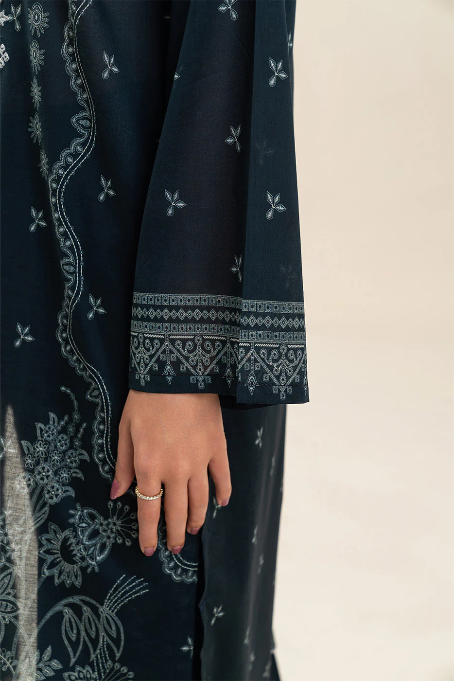 3 PIECE EMBROIDERED LAWN SUIT-VERDANT BLOOM (UNSTITCHED) - Image 6