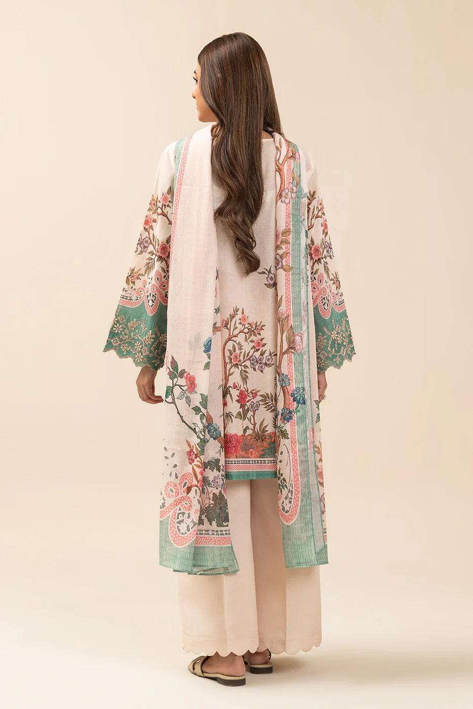 3 PIECE EMBROIDERED LAWN SUIT-BLOOMING HERITAGE (UNSTITCHED) - Image 4