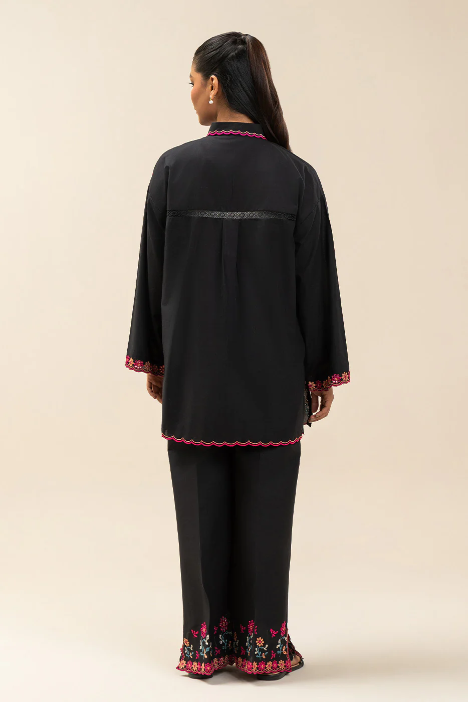 2 PIECE EMBROIDERED LAWN SUIT-VERDANT SPRAY (UNSTITCHED) - Image 4