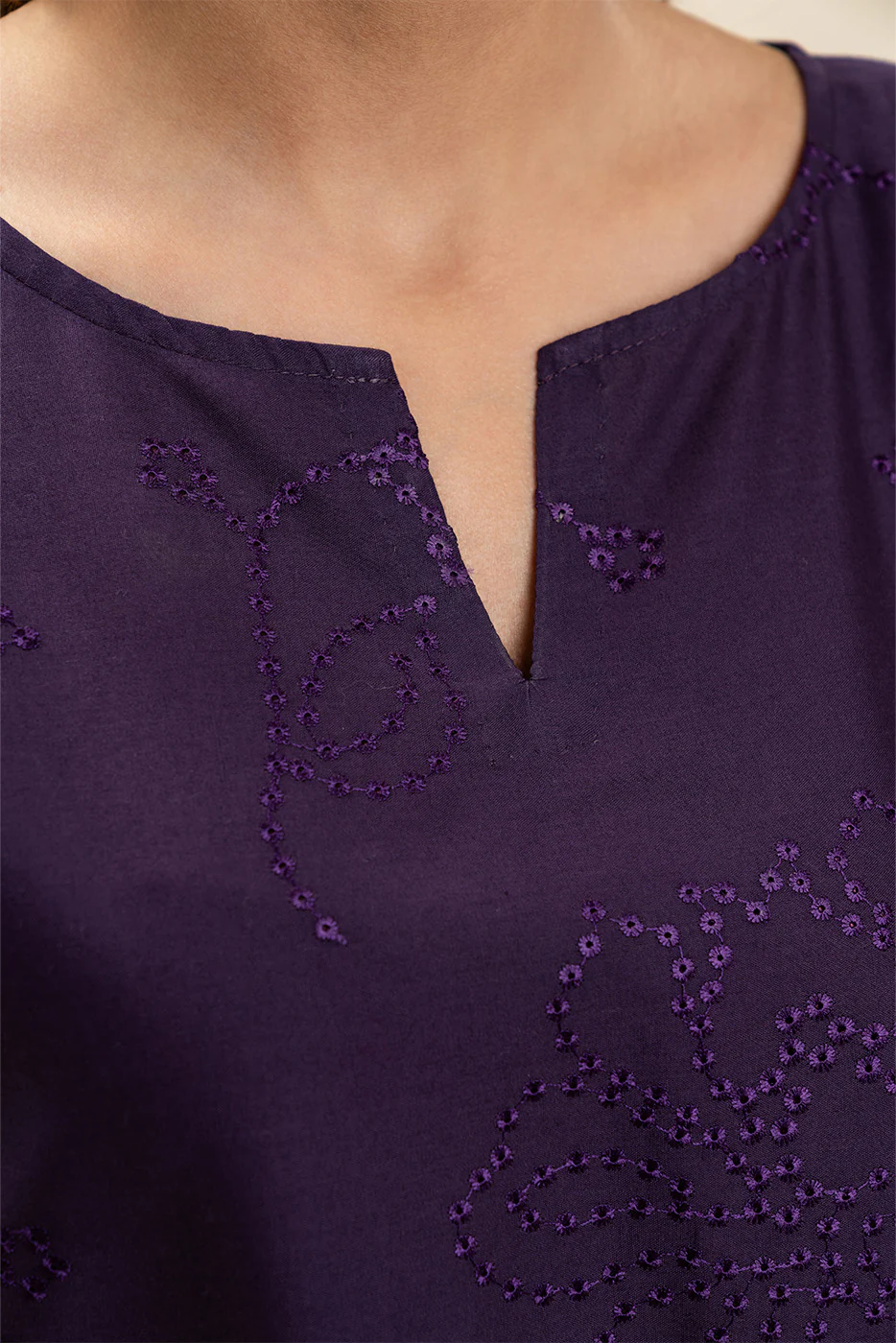2 PIECE EMBROIDERED LAWN SUIT-NIGHTSHADE (UNSTITCHED) - Image 5