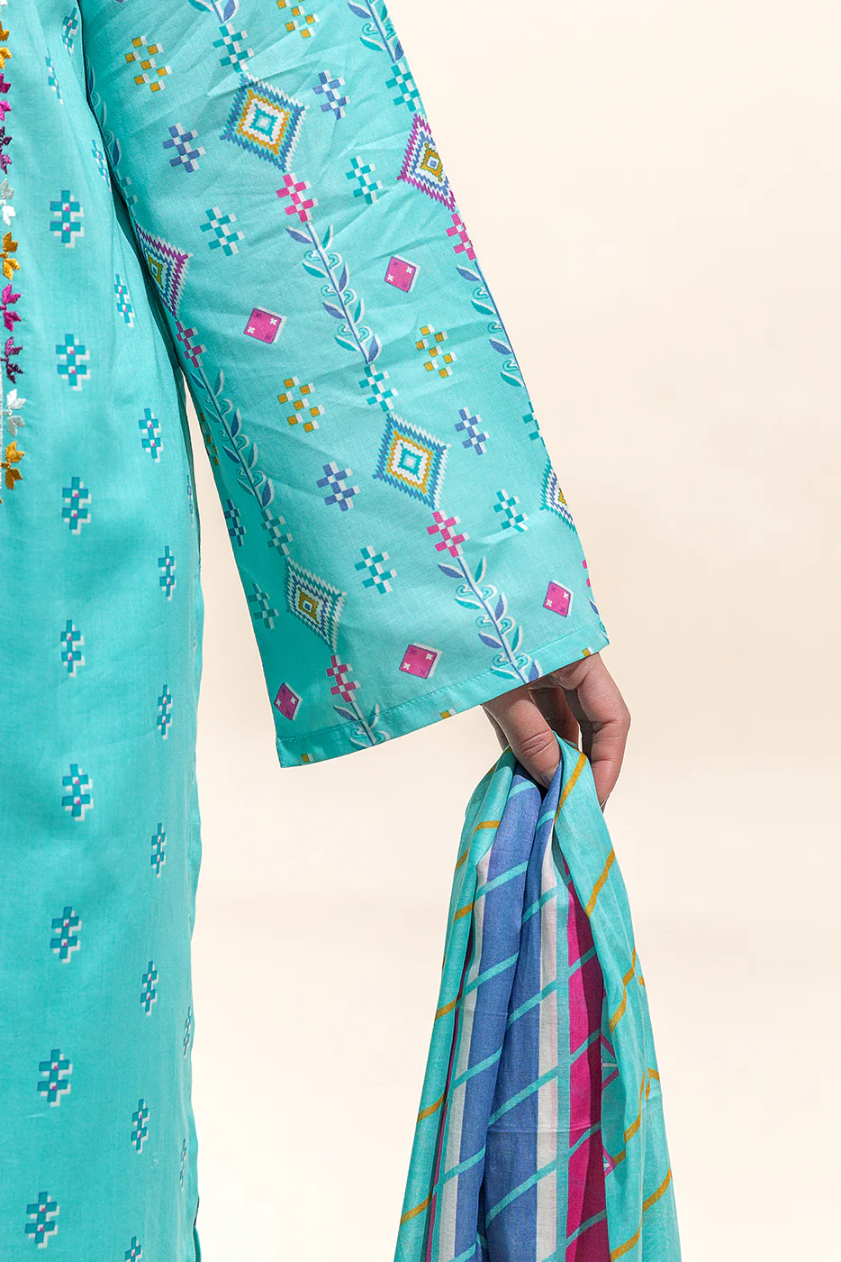 2 PIECE EMBROIDERED LAWN SUIT-REEF WATERS (UNSTITCHED) - Image 3