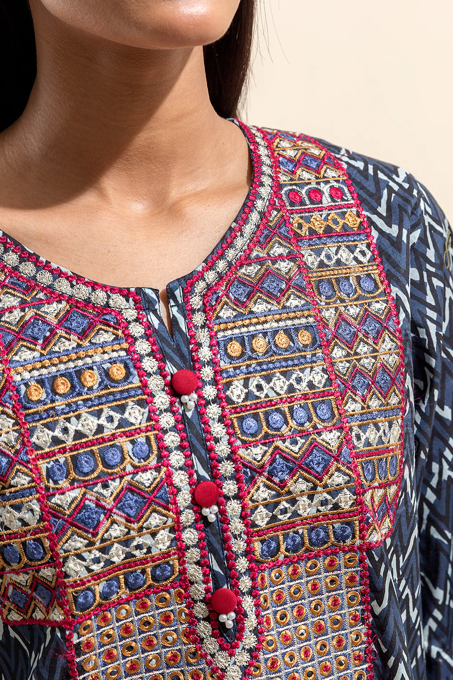 3 PIECE EMBROIDERED LAWN SUIT-SAPPHIRE FOLK (UNSTITCHED) - Image 4
