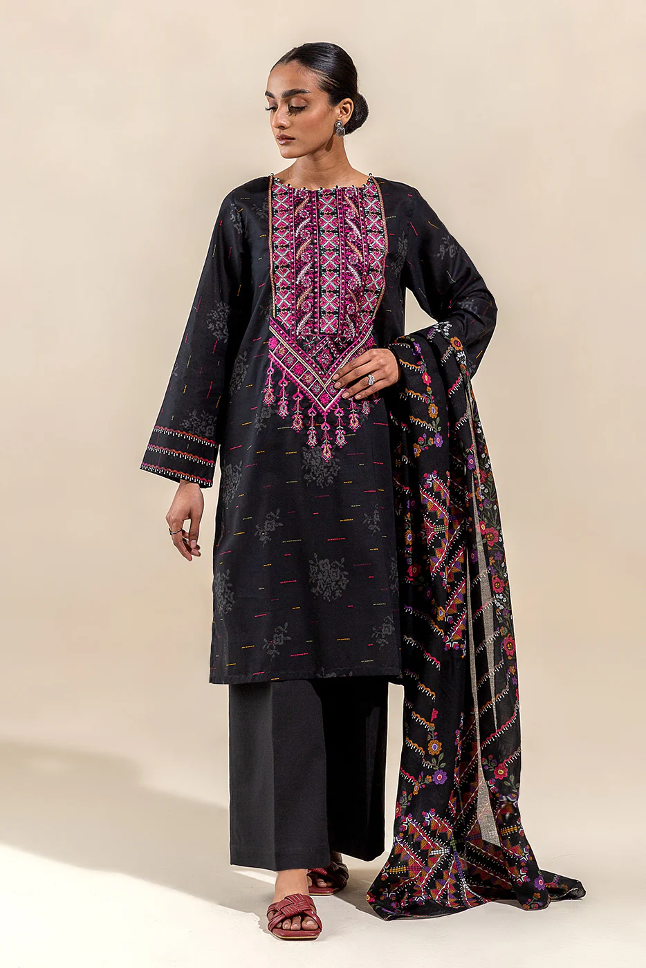 3 PIECE EMBROIDERED LAWN SUIT-BLACK BREEZE(UNSTITCHED) - Image 6