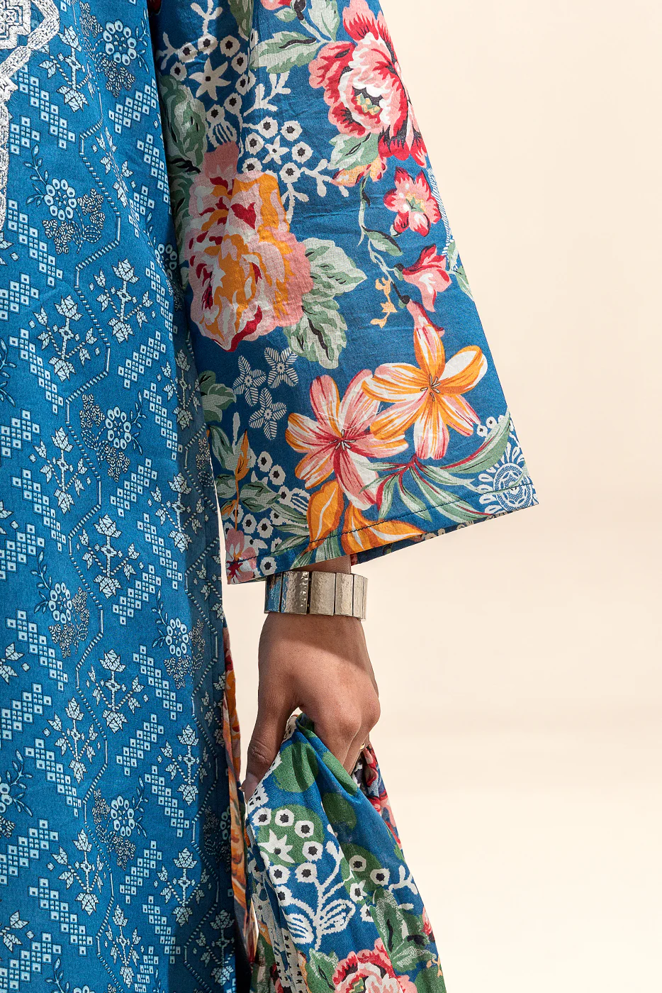 3 PIECE EMBROIDERED LAWN SUIT-CERULEAN AFFAIR (UNSTITCHED) - Image 3