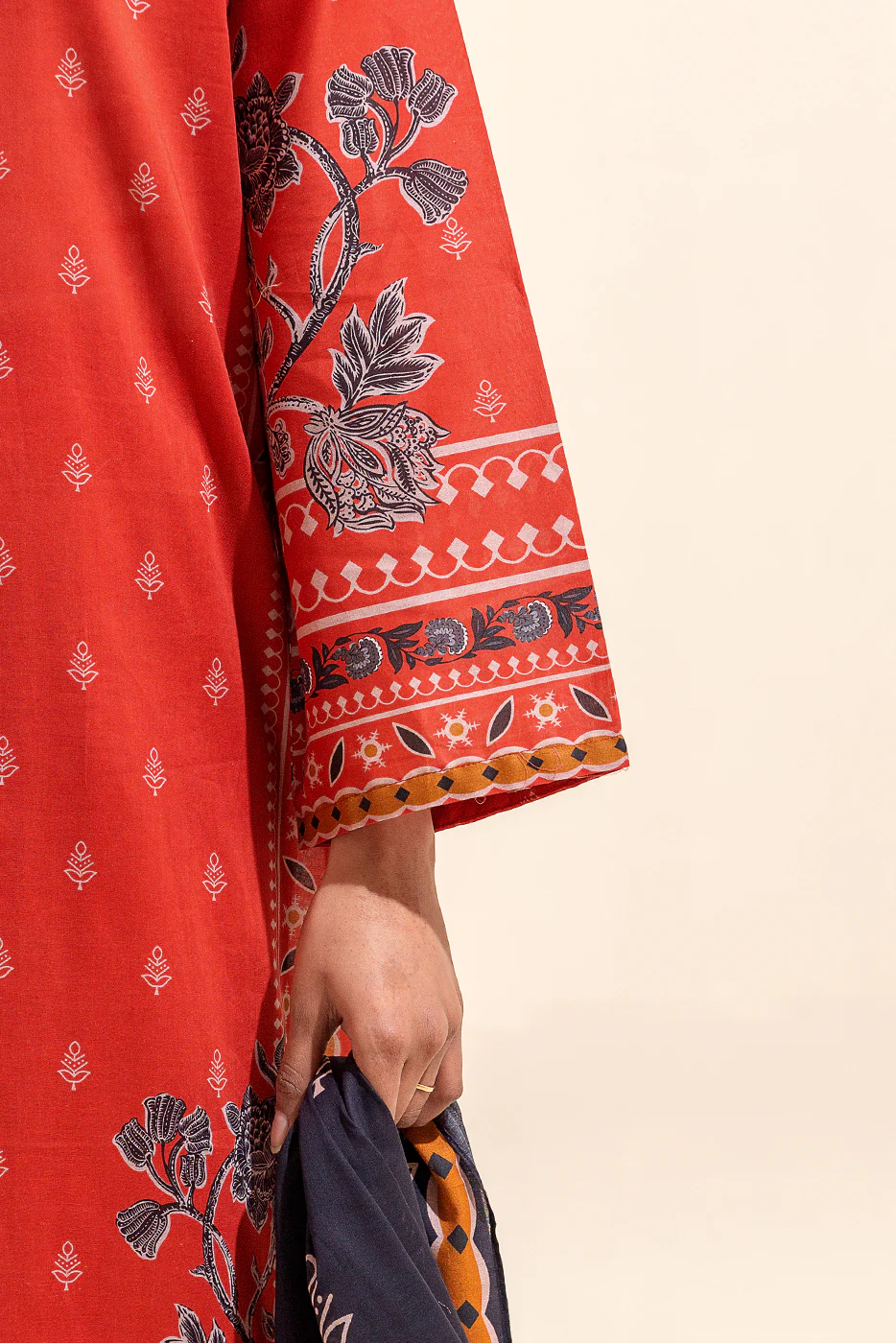 3 PIECE PRINTED LAWN SUIT-CORAL DIVINITY (UNSTITCHED) - Image 3