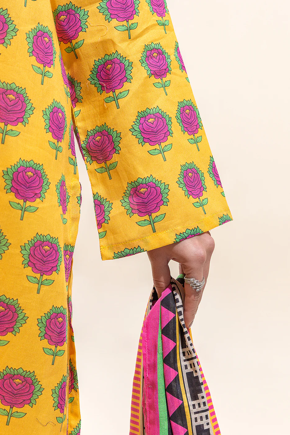 3 PIECE PRINTED LAWN SUIT-AMBER ROSE (UNSTITCHED) - Image 3