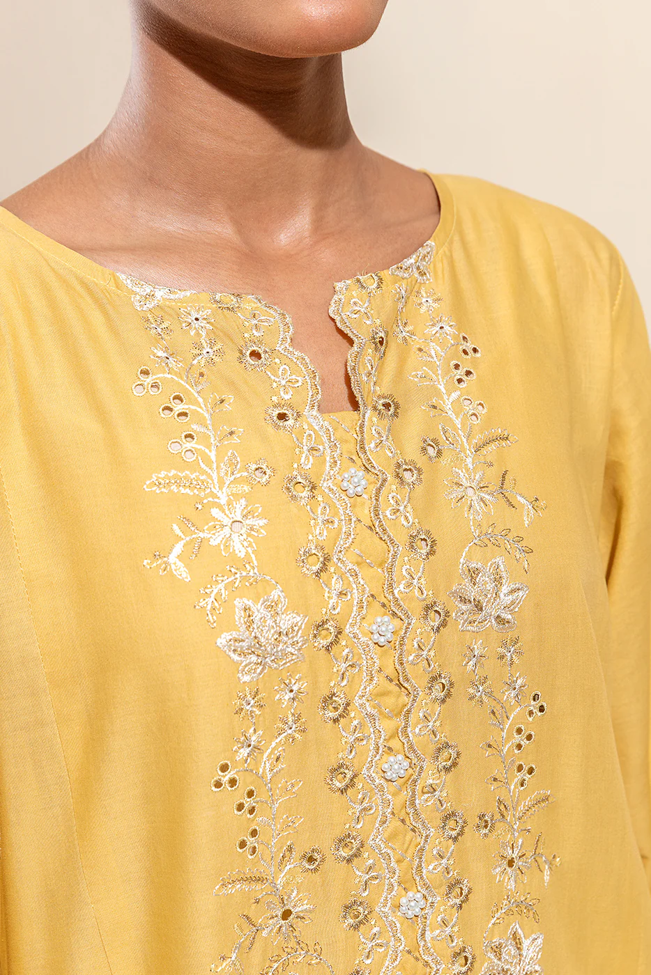 3 PIECE EMBROIDERED LAWN SUIT-VANILLA GLARE (UNSTITCHED) - Image 4
