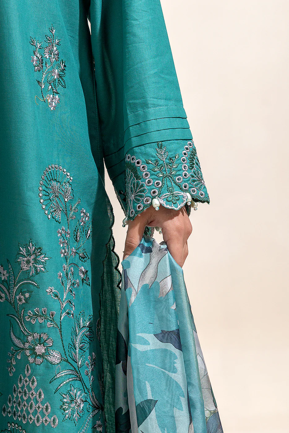 3 PIECE EMBROIDERED LAWN SUIT-CARIBBEAN ALLURE (UNSTITCHED) - Image 3