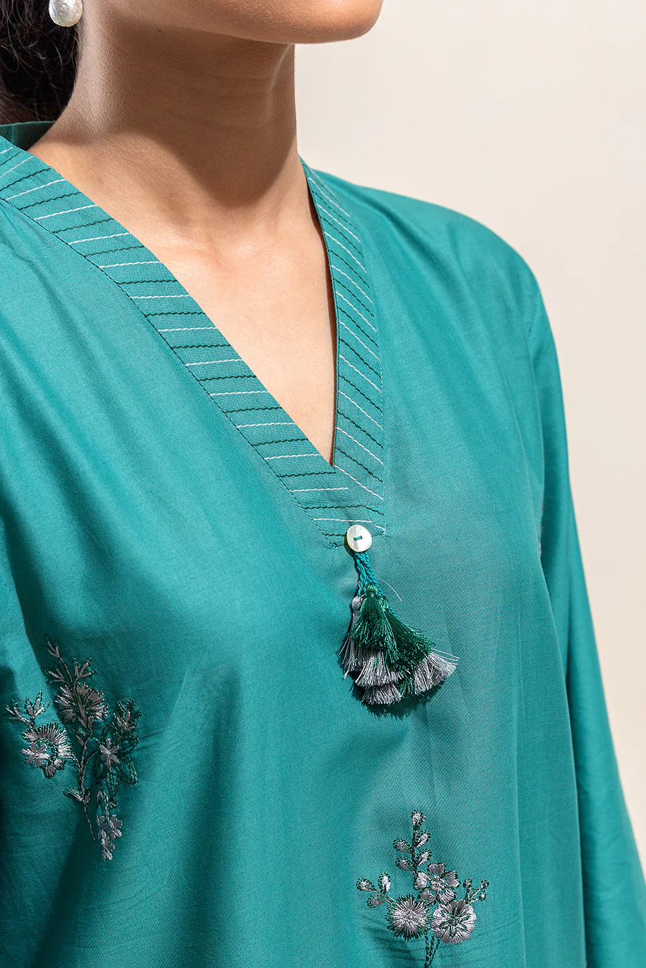 3 PIECE EMBROIDERED LAWN SUIT-CARIBBEAN ALLURE (UNSTITCHED) - Image 4