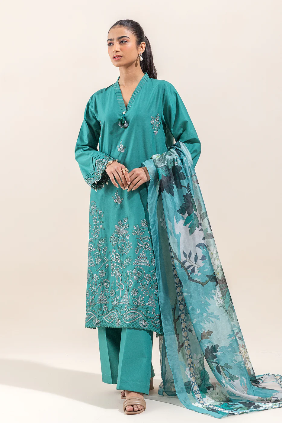 3 PIECE EMBROIDERED LAWN SUIT-CARIBBEAN ALLURE (UNSTITCHED) - Image 6