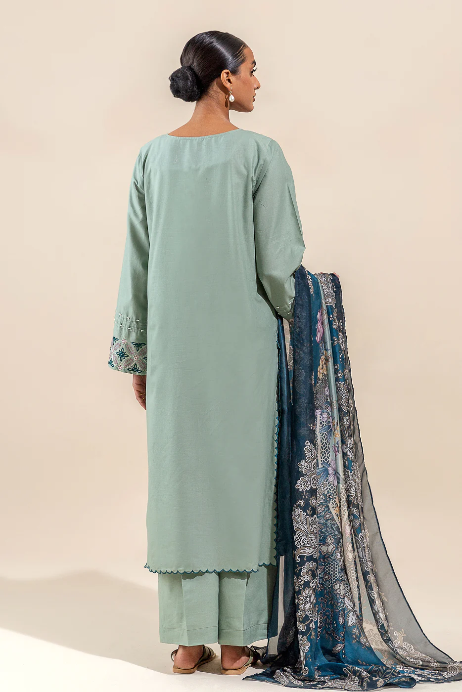 3 PIECE EMBROIDERED LAWN SUIT-TRERON FLECK (UNSTITCHED) - Image 5
