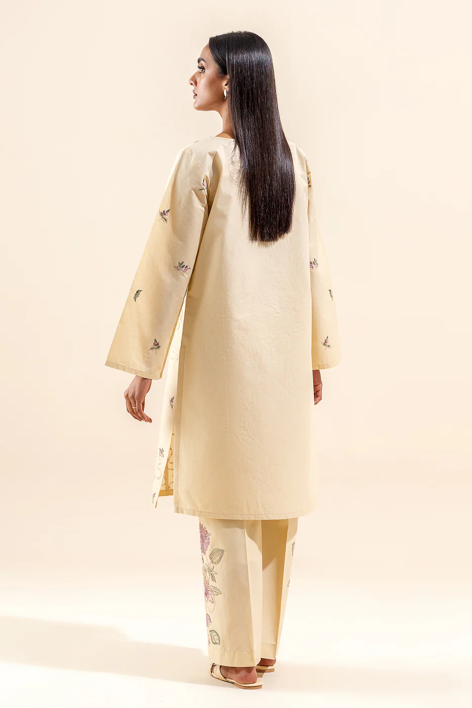 2 PIECE EMBROIDERED LAWN SUIT-DIVINE AURA (UNSTITCHED) - Image 5