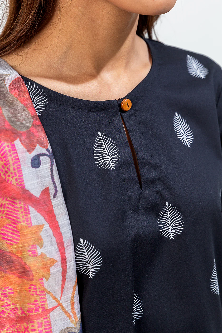 2 PIECE BASIC CAMBRIC SUIT (PRET) - Image 4