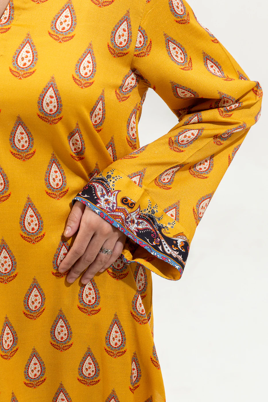 2 PIECE PRINTED VISCOSE SUIT (PRET) - Image 4