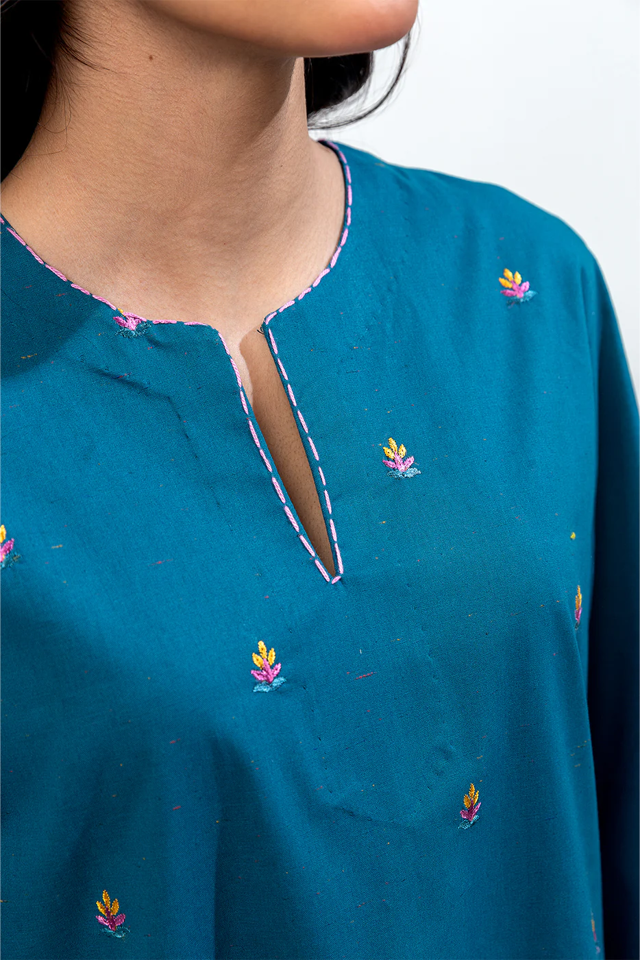 EMBROIDERED CAMBRIC SHIRT (PRET) - Image 4