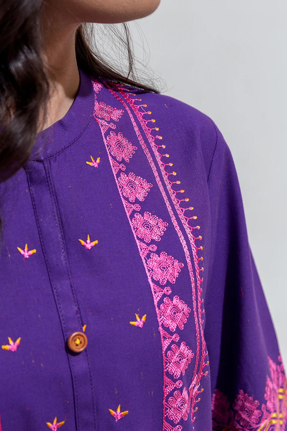 EMBROIDERED CAMBRIC SHIRT (PRET) - Image 4