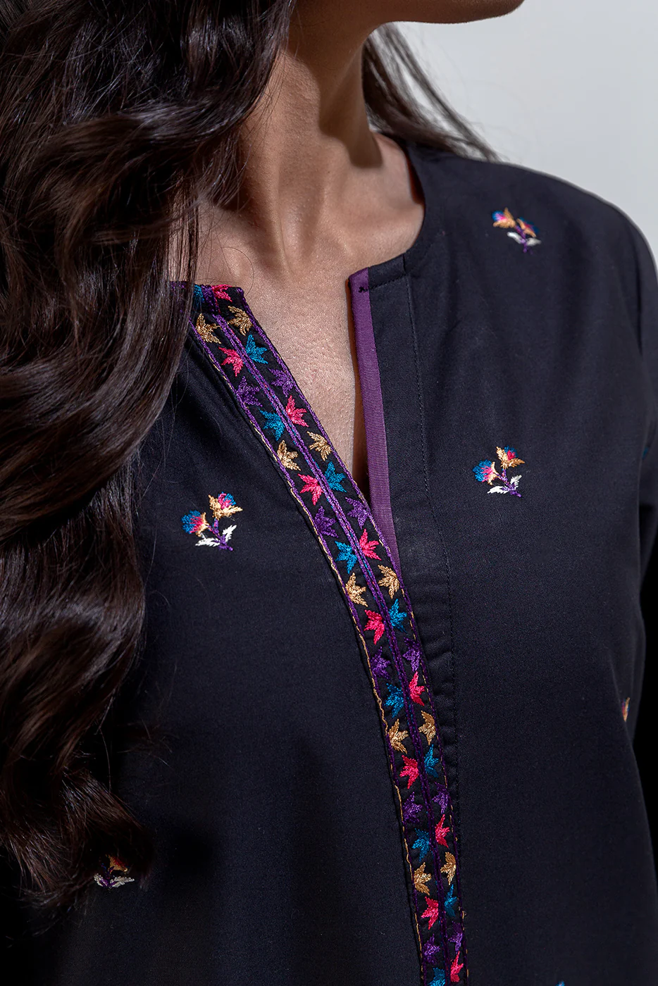 2 PIECE EMBROIDERED CAMBRIC SUIT (PRET) - Image 4