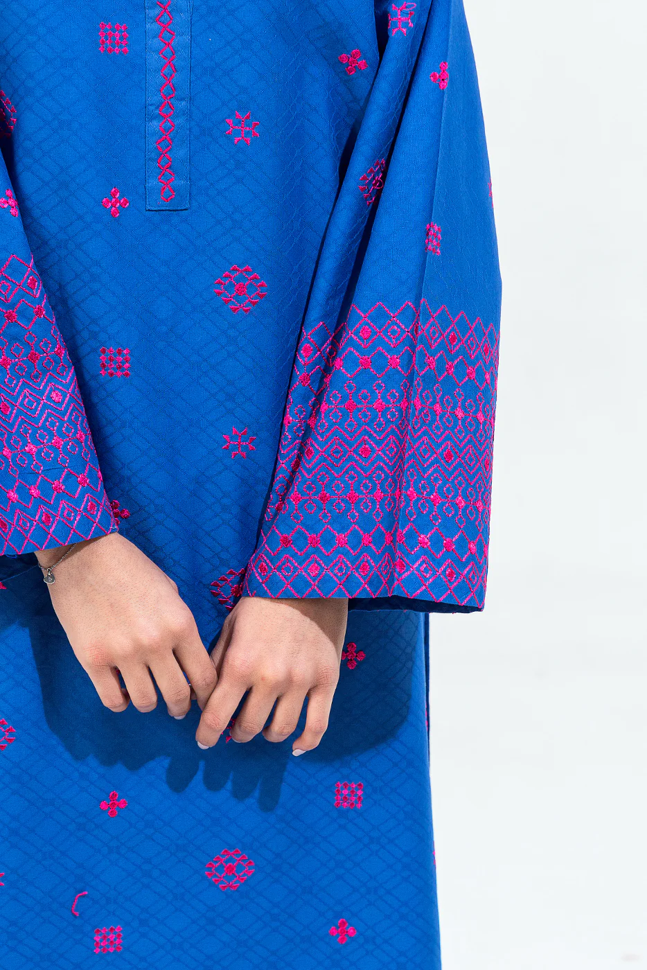 2 PIECE EMBROIDERED CAMBRIC JACQUARD SUIT (PRET) - Image 5