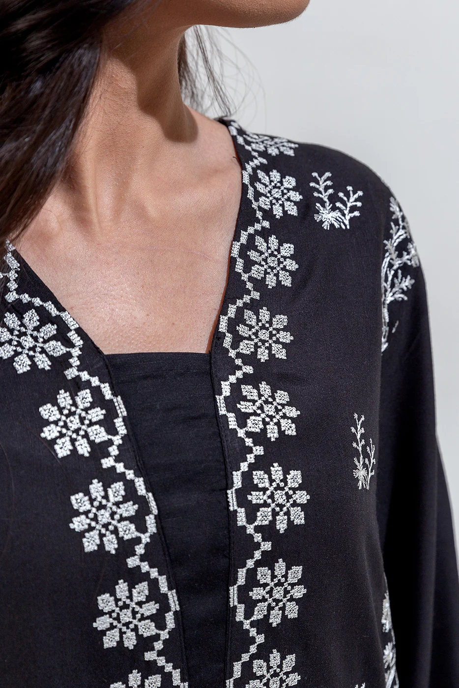 2 PIECE EMBROIDERED VISCOSE SUIT (PRET) - Image 4