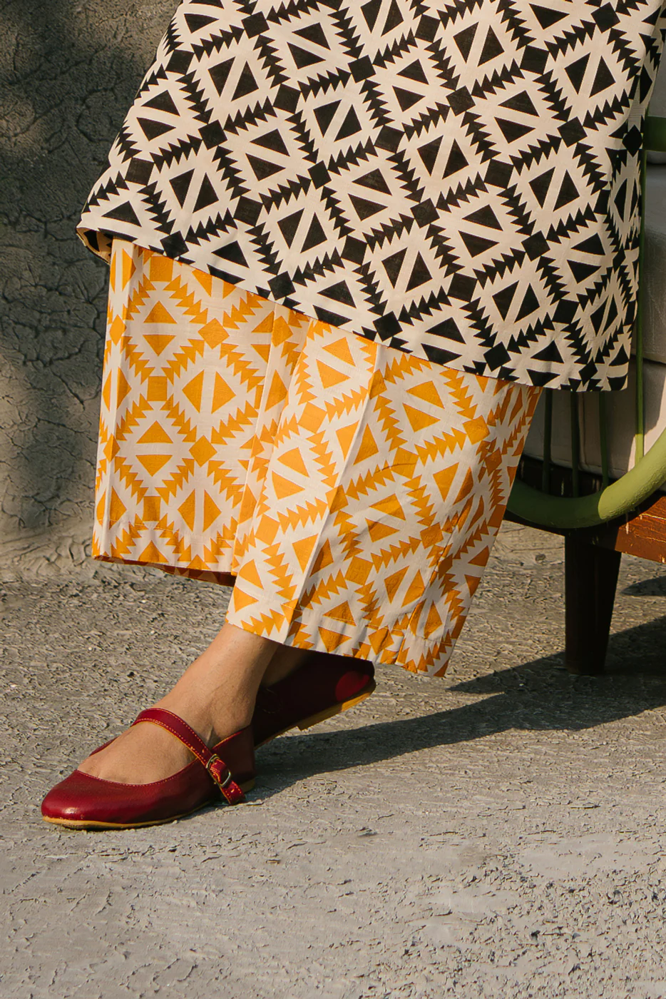 2 PIECE PRINTED KHADDAR SUIT (PRET) - Image 4
