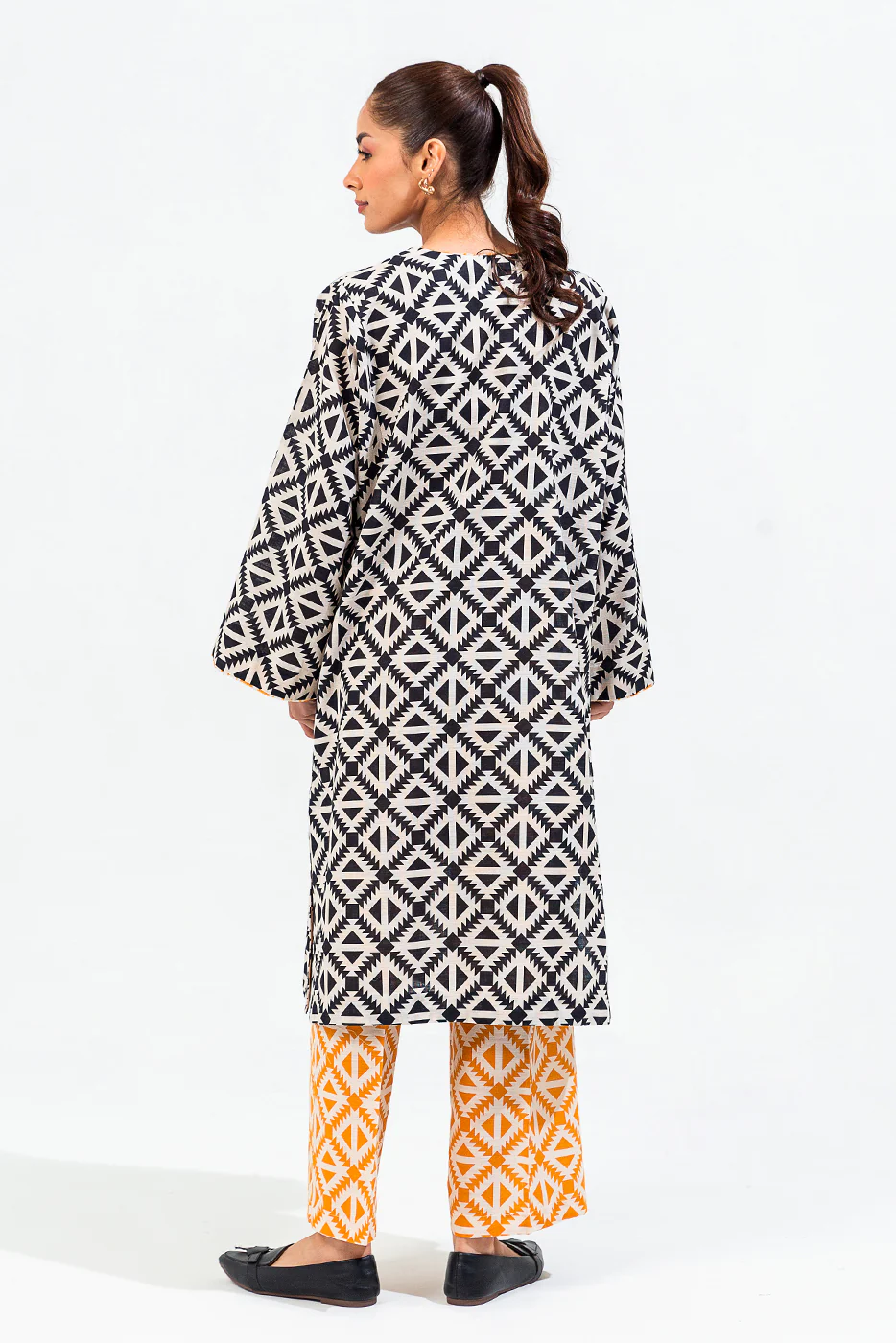 2 PIECE PRINTED KHADDAR SUIT (PRET) - Image 6