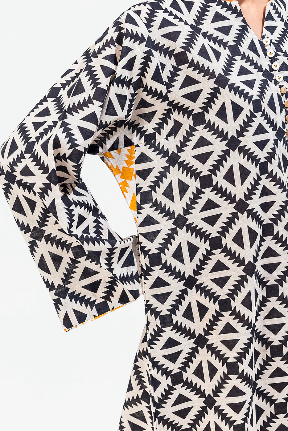 2 PIECE PRINTED KHADDAR SUIT (PRET) - Image 7