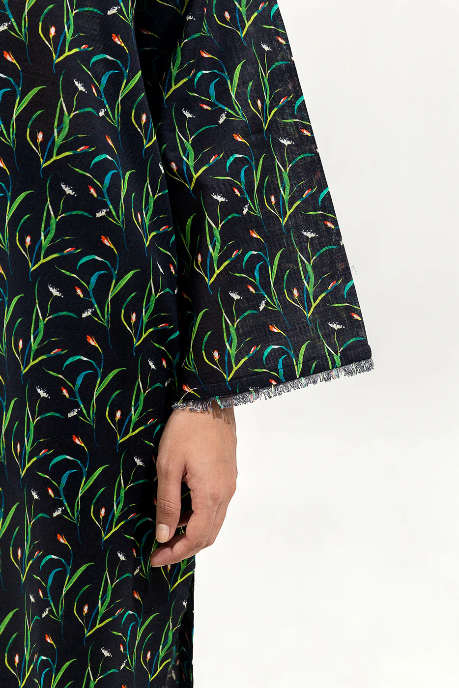 2 PIECE PRINTED KHADDAR SUIT (PRET) - Image 5