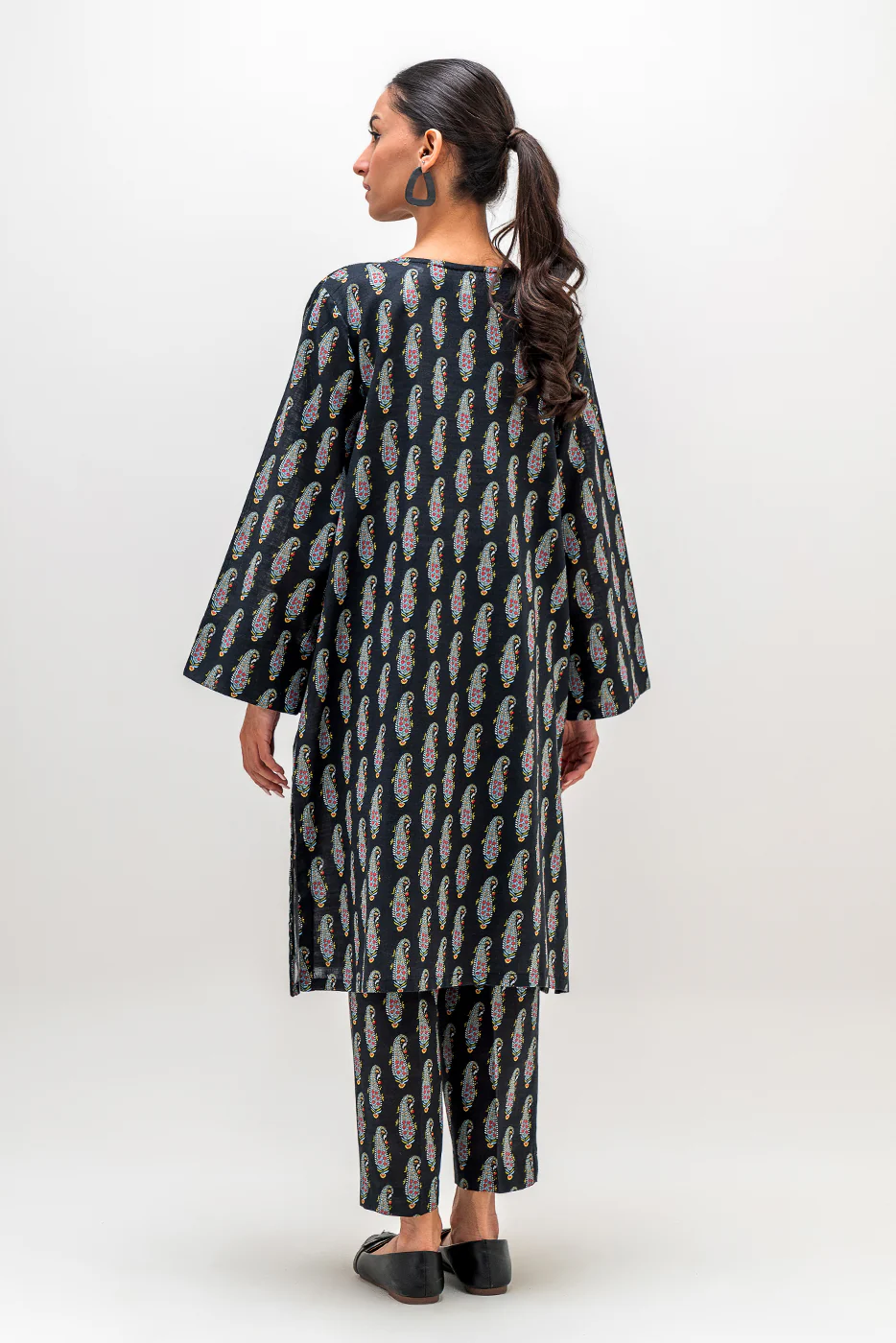 2 PIECE PRINTED KHADDAR SUIT (PRET) - Image 3