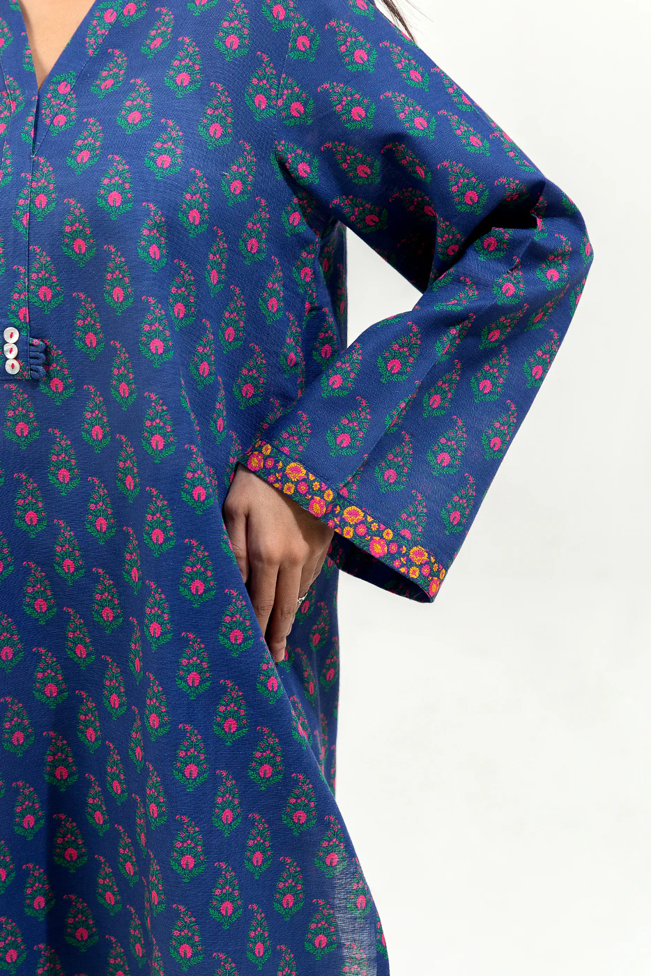 2 PIECE PRINTED KHADDAR SUIT (PRET) - Image 5