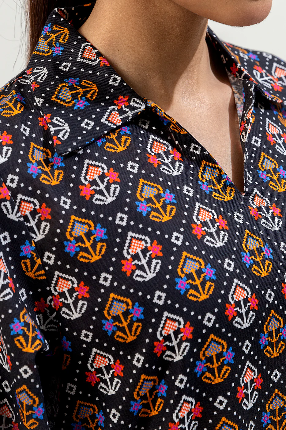 2 PIECE PRINTED KHADDAR SUIT (PRET) - Image 4