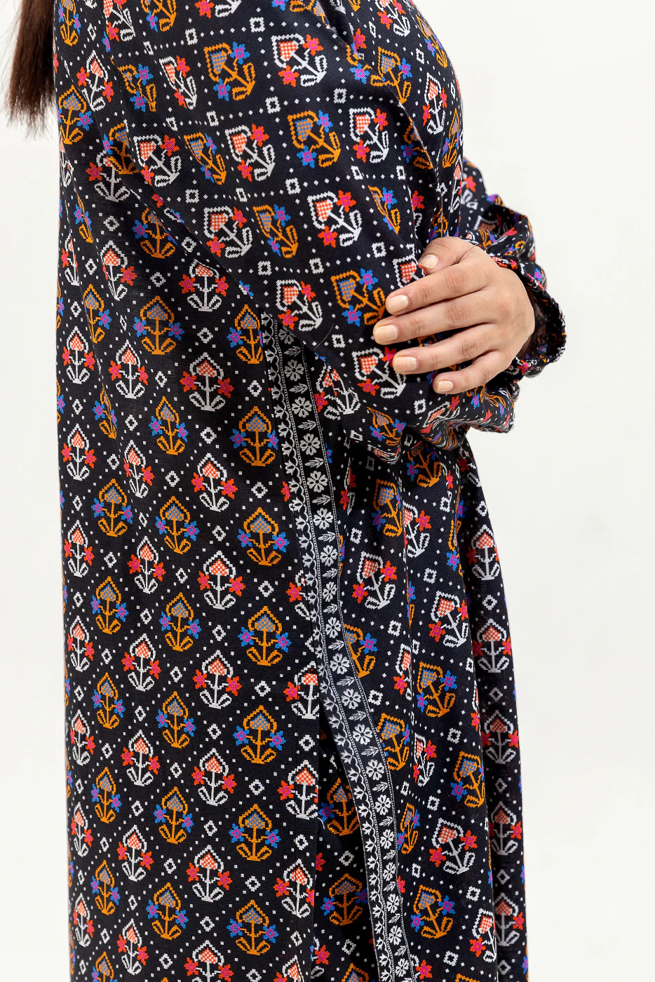 2 PIECE PRINTED KHADDAR SUIT (PRET) - Image 5