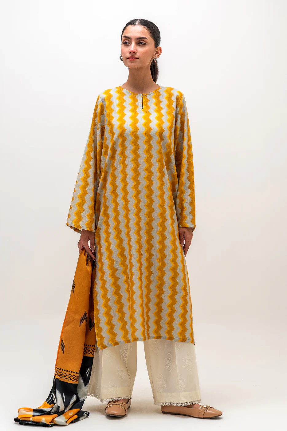 2 PIECE PRINTED KHADDAR SUIT (PRET) - Image 3
