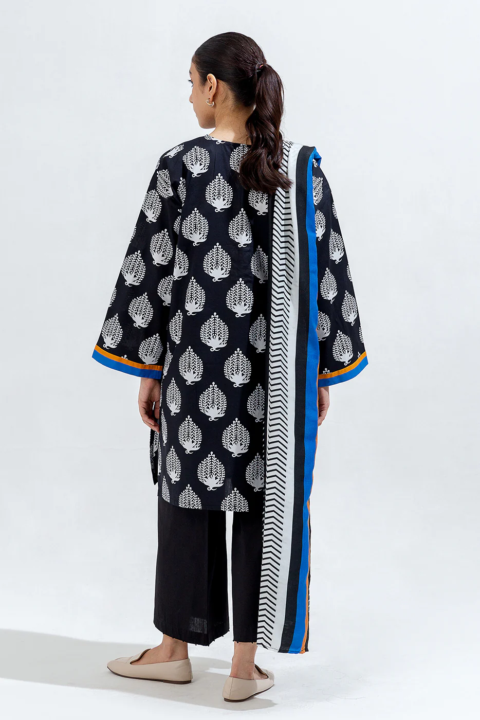 2 PIECE PRINTED CAMBRIC SUIT (PRET) - Image 3