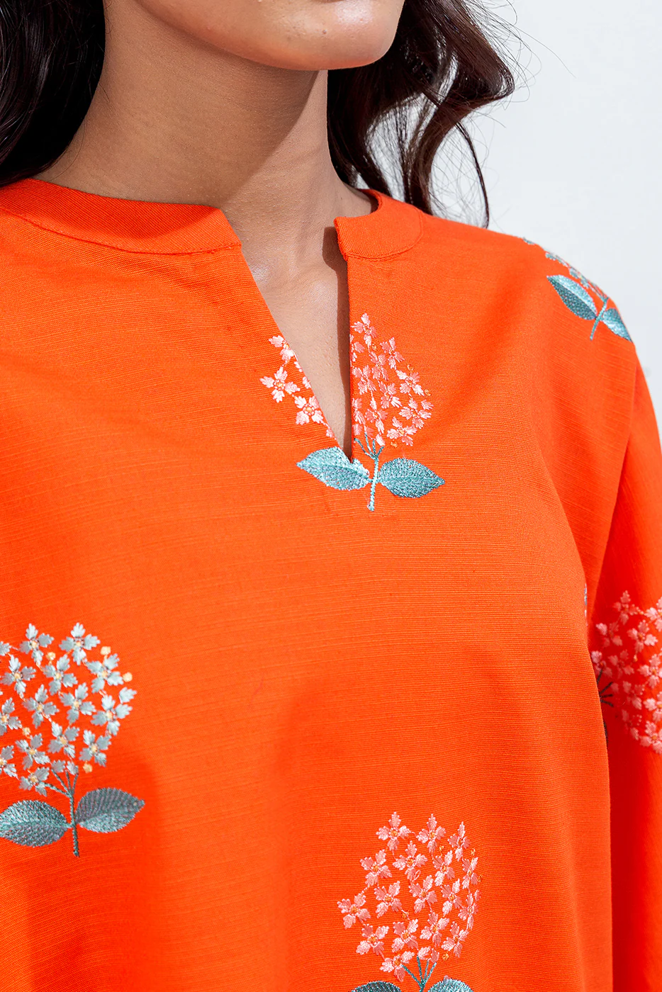 EMBROIDERED KHADDAR TOP (PRET) - Image 4