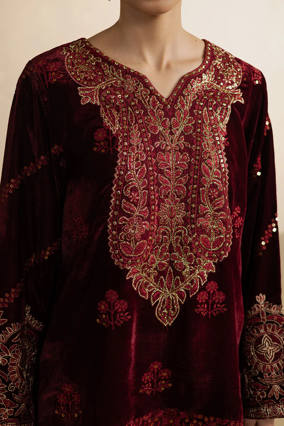 2 PIECE EMBROIDERED VELVET SUIT (LUXURY-PRET) - Image 4