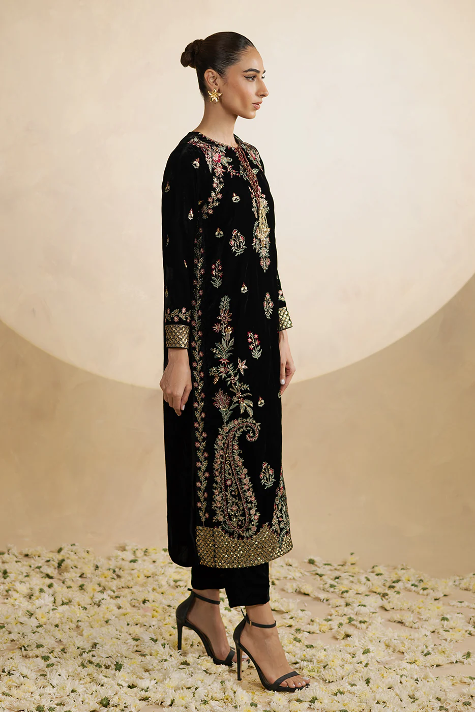 2 PIECE EMBROIDERED VELVET SUIT (LUXURY-PRET) - Image 2