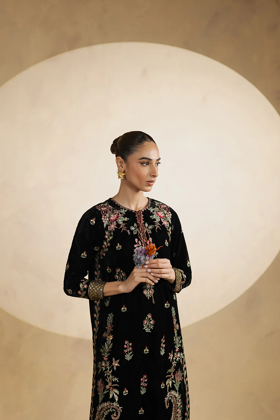 2 PIECE EMBROIDERED VELVET SUIT (LUXURY-PRET) - Image 4