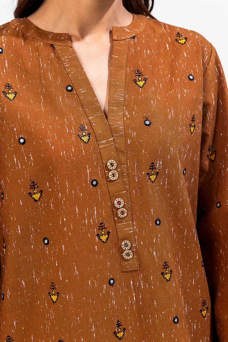 EMBROIDERED KHADDAR SHIRT (PRET) - Image 4