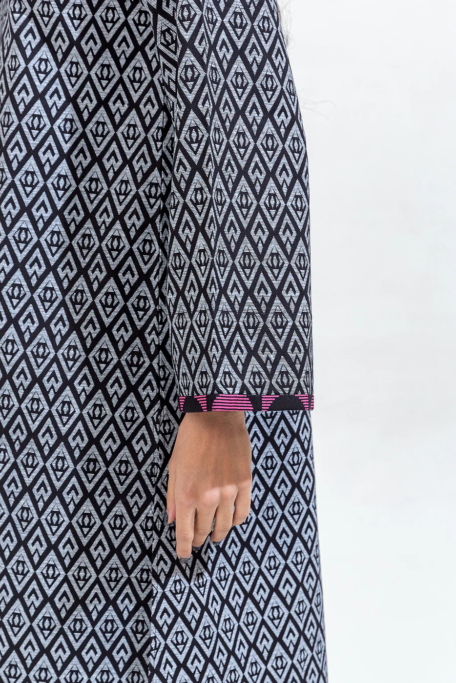 2 PIECE PRINTED KHADDAR SUIT (PRET) - Image 6