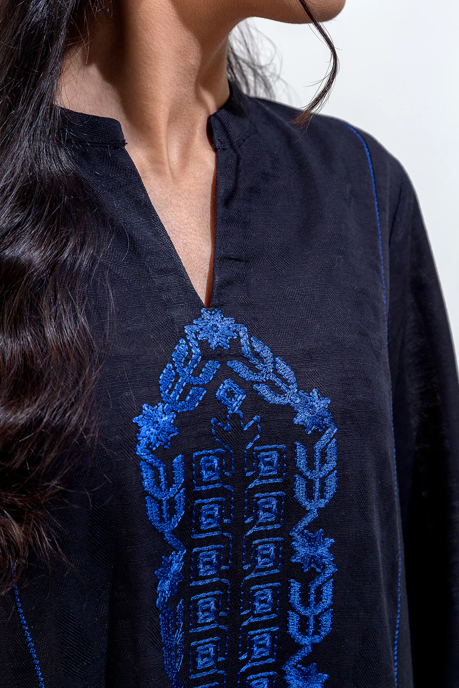 2 PIECE EMBROIDERED KHADDAR JACQUARD SUIT (PRET) - Image 4