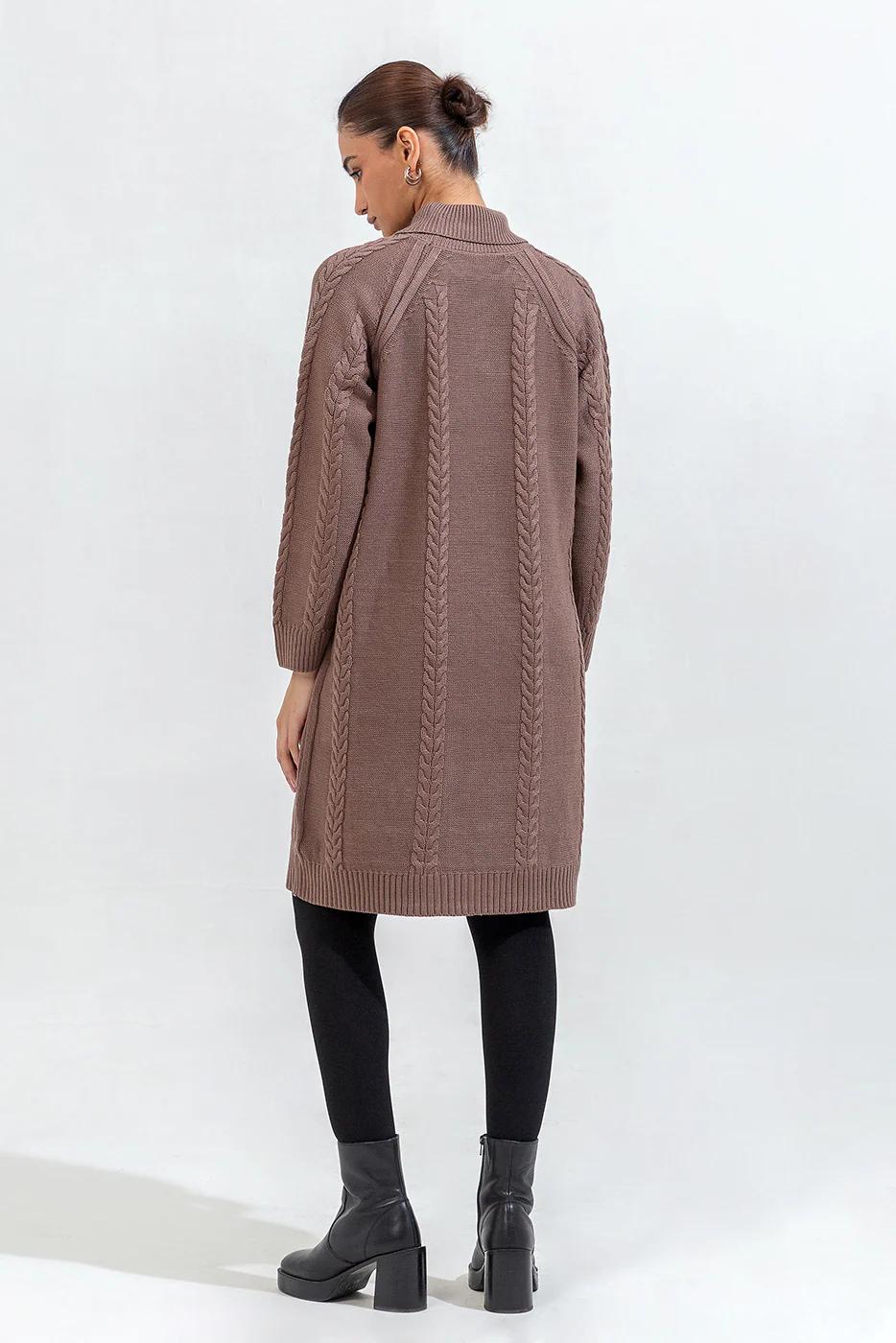 KNITTED KNEE LENGTH DRESS - Image 4