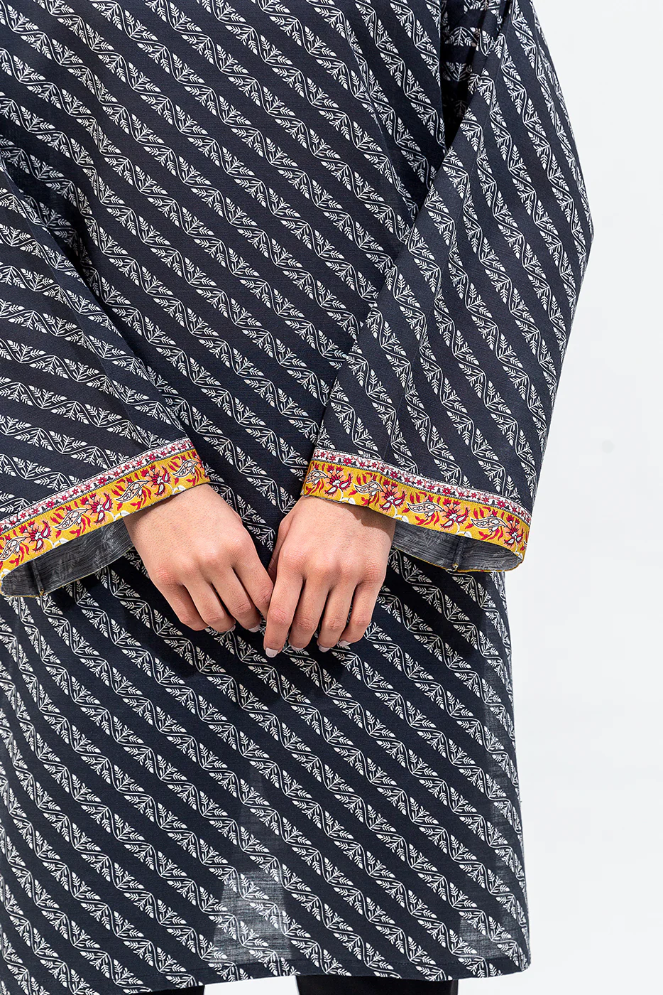 PRINTED KHADDAR SHIRT (PRET) - Image 5