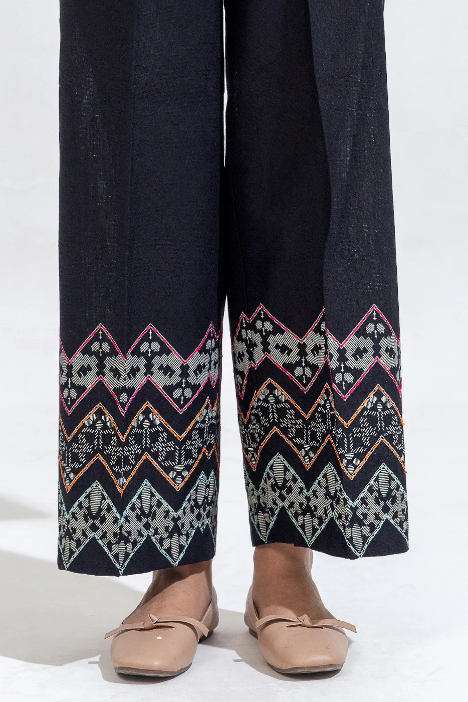 2 PIECE EMBROIDERED KHADDAR JACQUARD SUIT (PRET) - Image 6