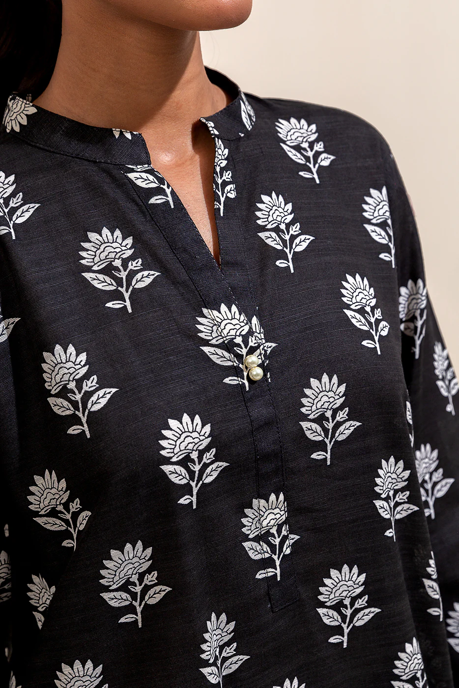 2 PIECE PRINTED KHADDAR SUIT-SABLE GLOOM (UNSTITCHED) - Image 5