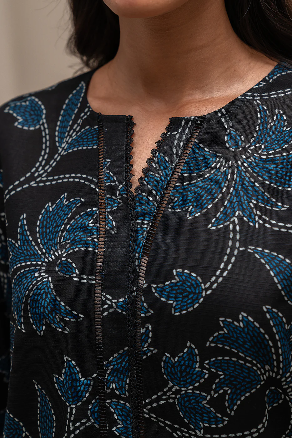 3 PIECE PRINTED KHADDAR SUIT-CEDAR STITCH (UNSTITCHED) - Image 4